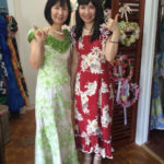 左のドレスは現在お取り扱いがありません